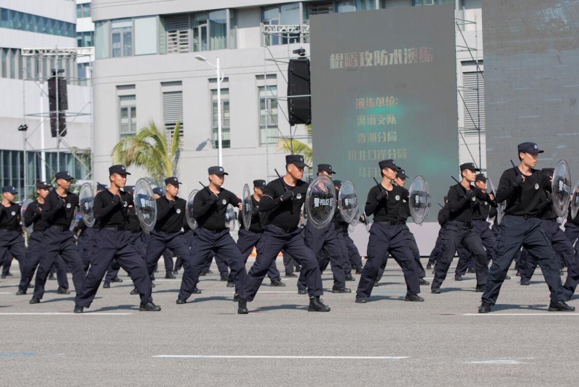 108名基層一線民警聯合演練A展現了民警強有力的止暴制亂的單兵作戰能力]受訪者供圖^