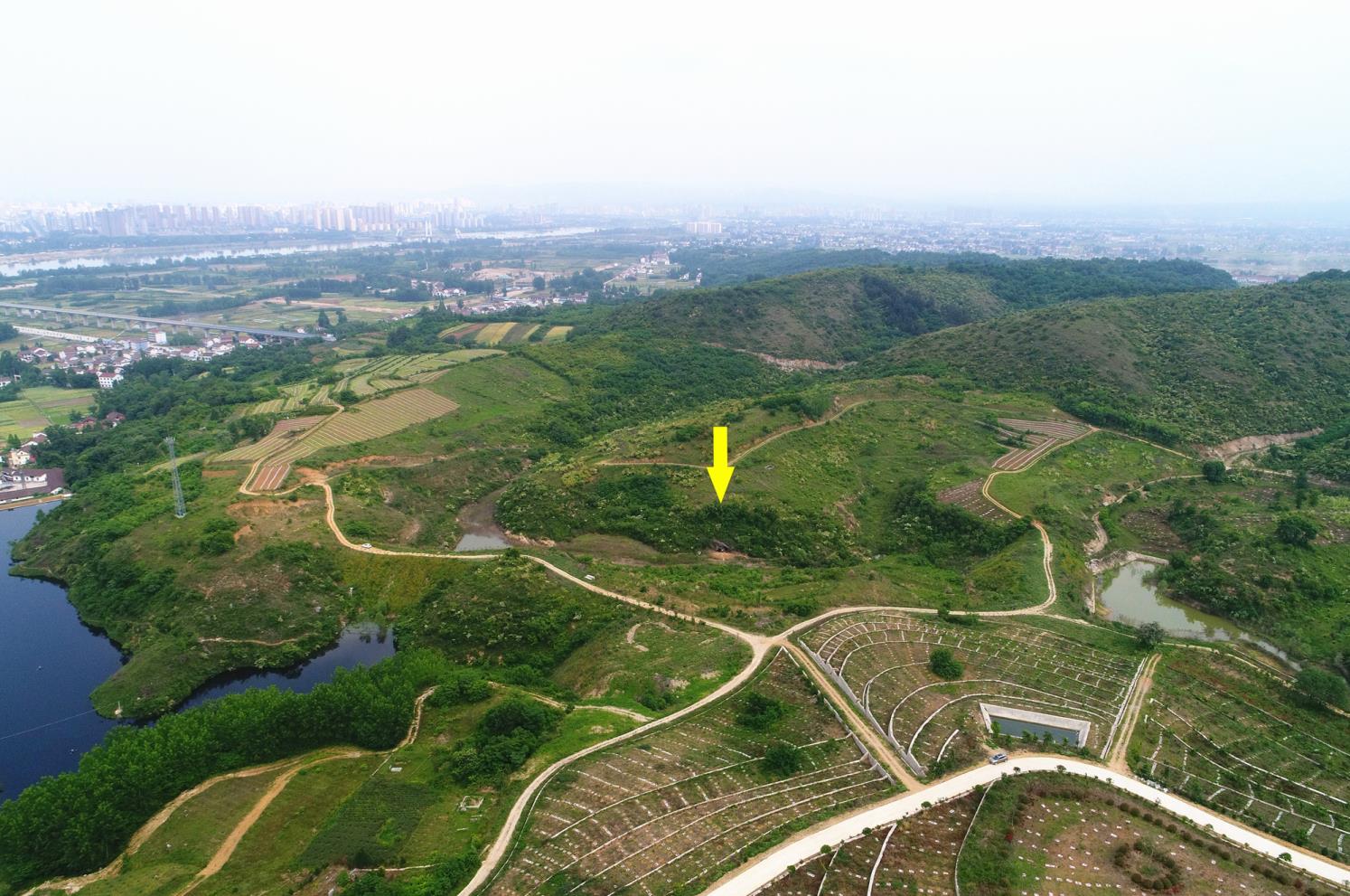 陝西南鄭疥疙洞遺址高空俯視�C(陝西省考古研究院供圖)