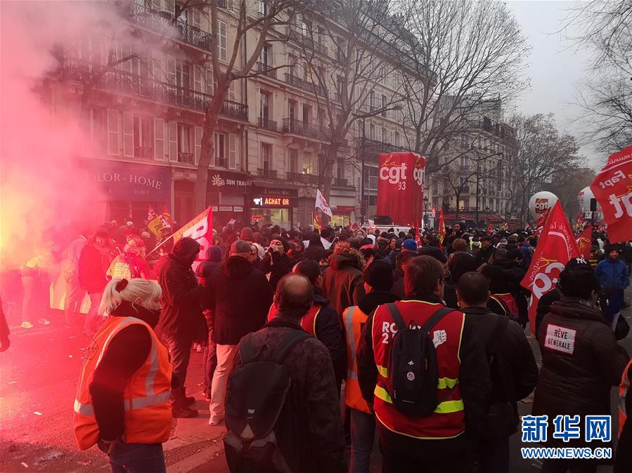 12月5日在法國巴黎拍攝的罷工遊行現場C新華社