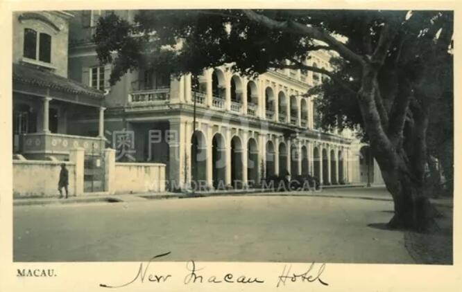 1926年A南灣街西路段C圖中右面樓房是新澳門酒店A現在南通商業大廈位置C圖/澳門記憶