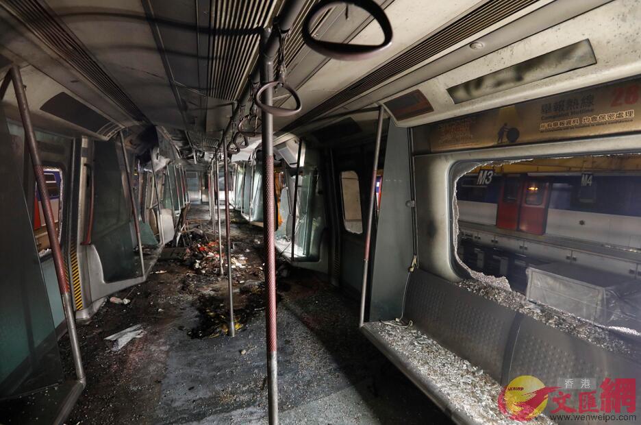 修例風波以來A港鐵列車B出入閘機B售票機等多項設施屢遭破壞(文匯報資料圖片)