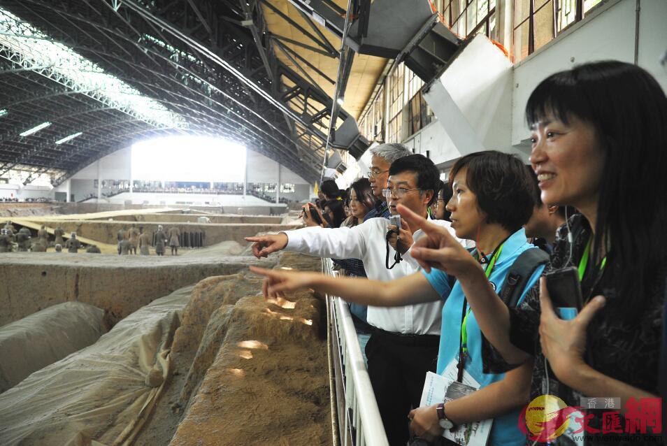 今年9月香港20餘所中小學校長和老師考察兵馬俑C]記者李陽波攝^C