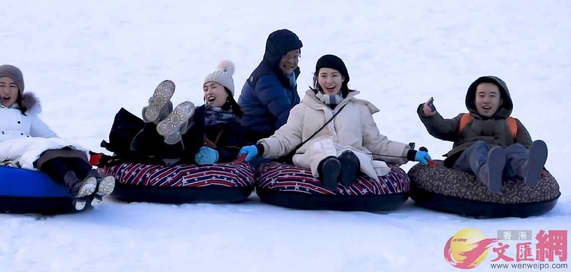 圖為遊客在雪之夢-冰雪樂園暢玩C記者應江洪攝