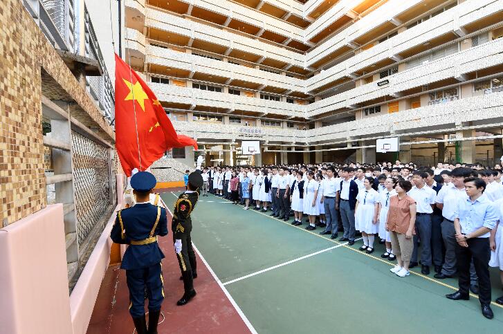 駐港部隊為培僑中學舉行升國旗禮A培養學生對國家的認同感]香港文匯報資料圖片^ 