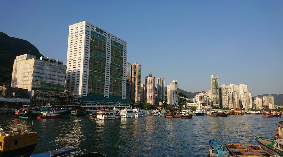 行駛香港仔至長洲之間的渡輪航線將於明年元旦起停航�C 資料圖片