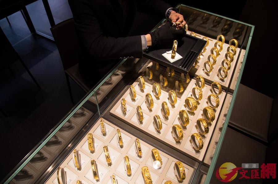 港男假扮內地�u土豪�v�A盜用信用卡簽賬購買價值750萬港元金飾及鑽飾�C�]資料圖片�^