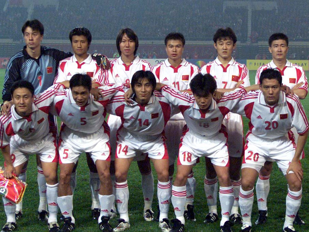 2001年的10月7日A米盧率領中國國家隊在瀋陽五里河體育場以1比0戰勝阿曼隊A提前兩輪獲得韓日世界盃入場券A圓了中國足球44年的世界盃夢想C圖為G與阿曼比賽的首發11人C