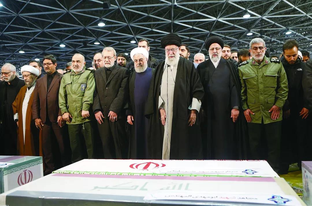 6日A伊朗最高領袖哈梅內伊率領伊朗高層在德黑蘭為遇襲身亡的蘇萊曼尼等人舉行追悼儀式C