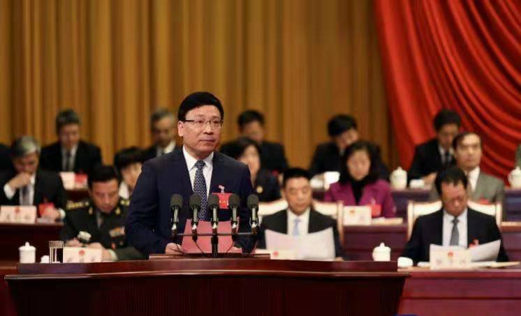深圳市六屆人大八次會議1月8日開始舉行，下午正式召開第一次全體會議暨開幕式。