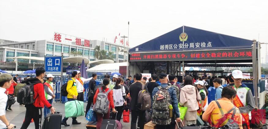 2020年春運揭幕，珠三角客流湧往廣州火車站。(香港文匯網記者方俊明攝)