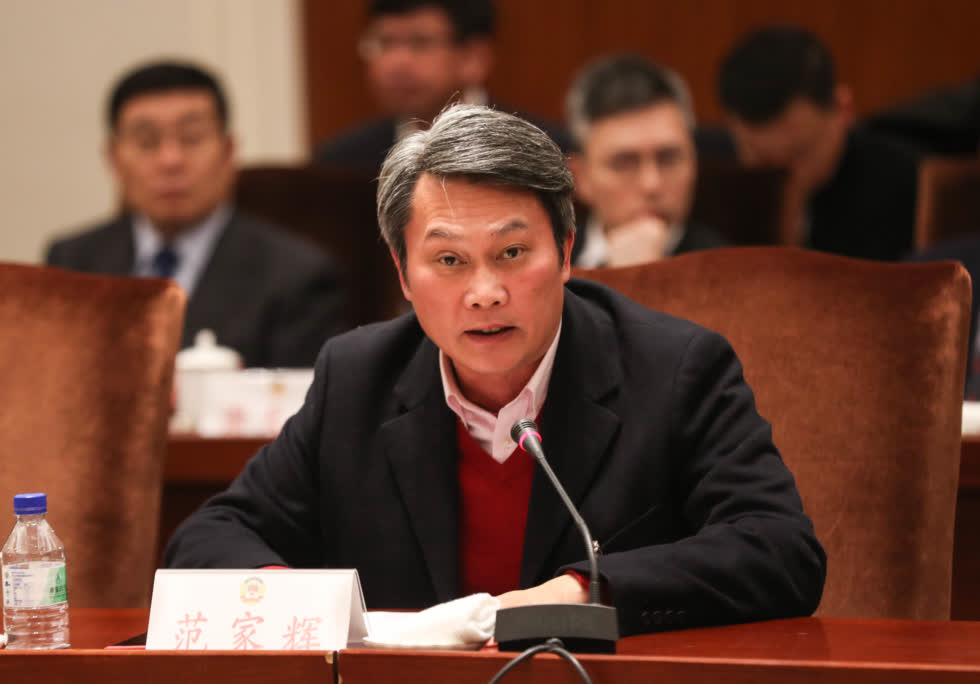 香港委員范家輝建議A要在扶貧工作中注意地方特色和歷史文化的保護C