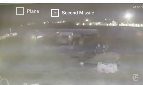影片顯示第二枚導彈亦擊中客機C]網絡截圖^