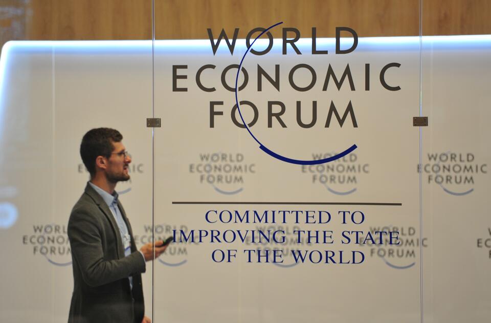 林鄭月娥率團將出席世界經濟論壇，並介紹香港強項優勢。圖為世界經濟論壇標誌(資料圖片)