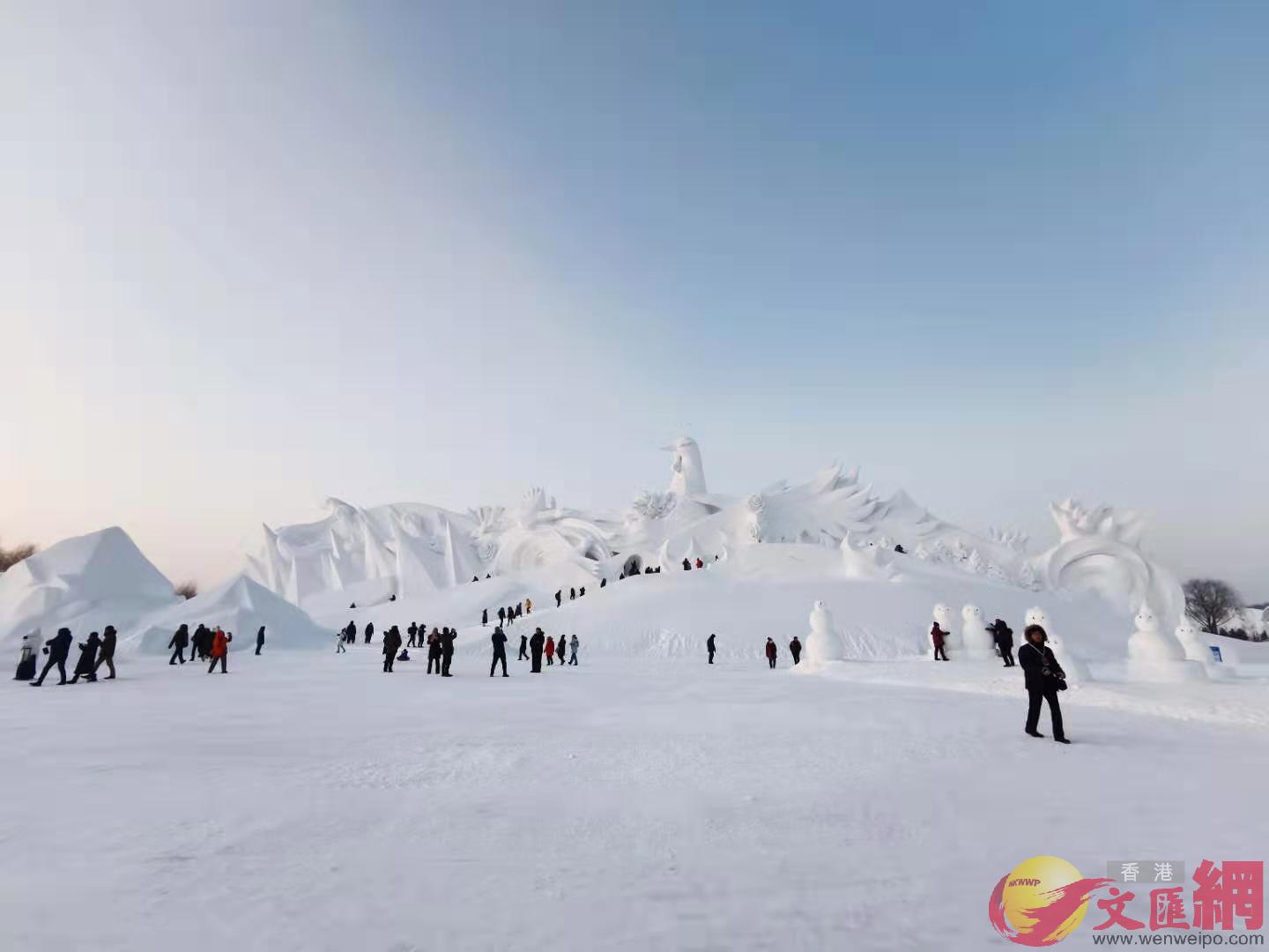 太陽島雪博會的主景觀]記者李理攝^