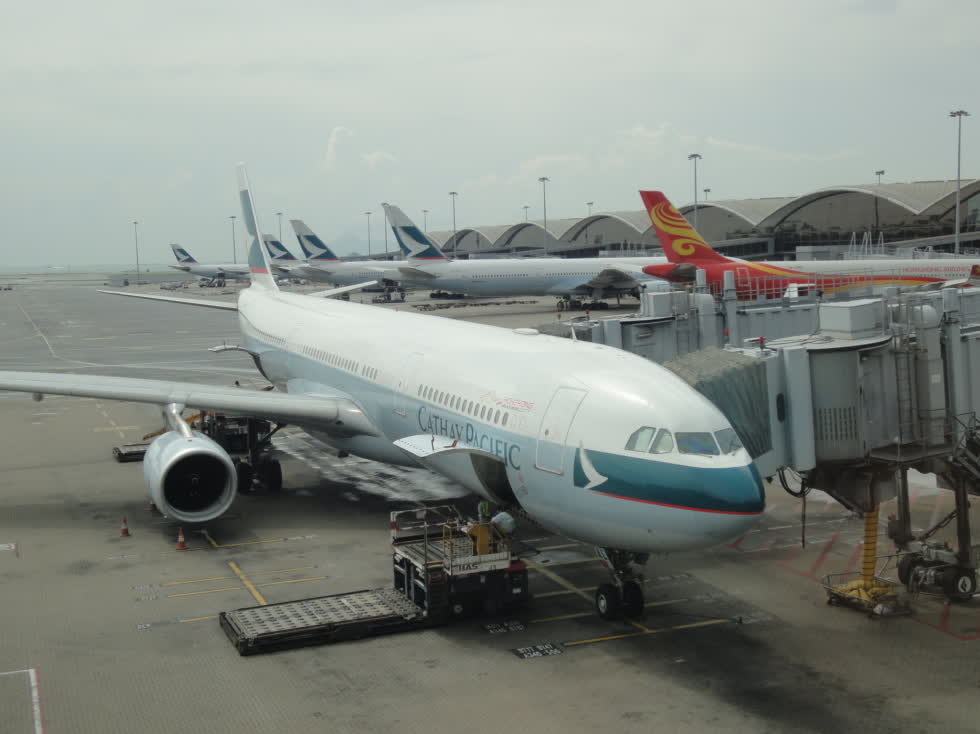 國泰航空將容許來往內地航班的機組人員佩戴口罩(中新社)