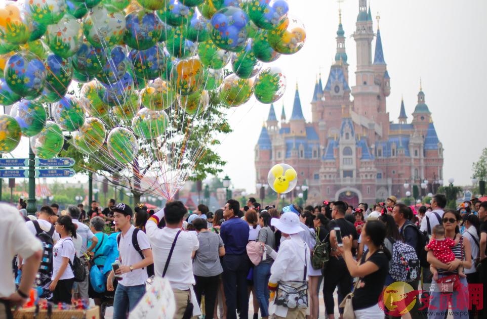 上海迪士尼作為滬人氣景點第一名A此前向來遊客流量巨大]記者孔雯瓊攝^