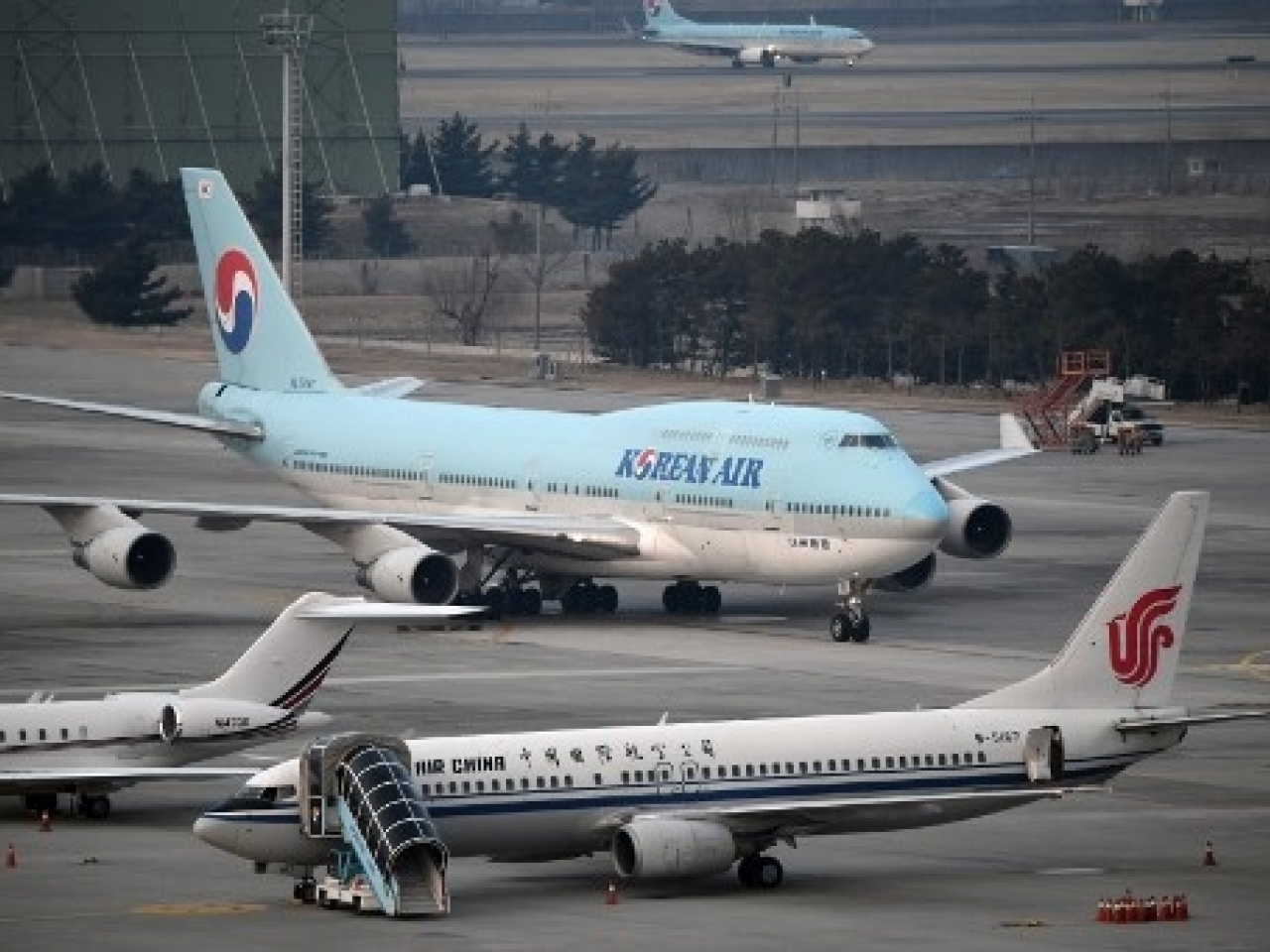 接載滯留武漢的韓國公民的大韓航空包機返抵首爾C]法新社^