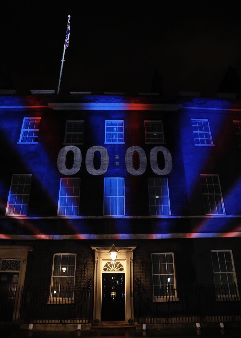 1月31日A在英國倫敦A倒計時的投影顯示在唐寧街10號首相府的牆面上C新華社記者 韓岩 攝