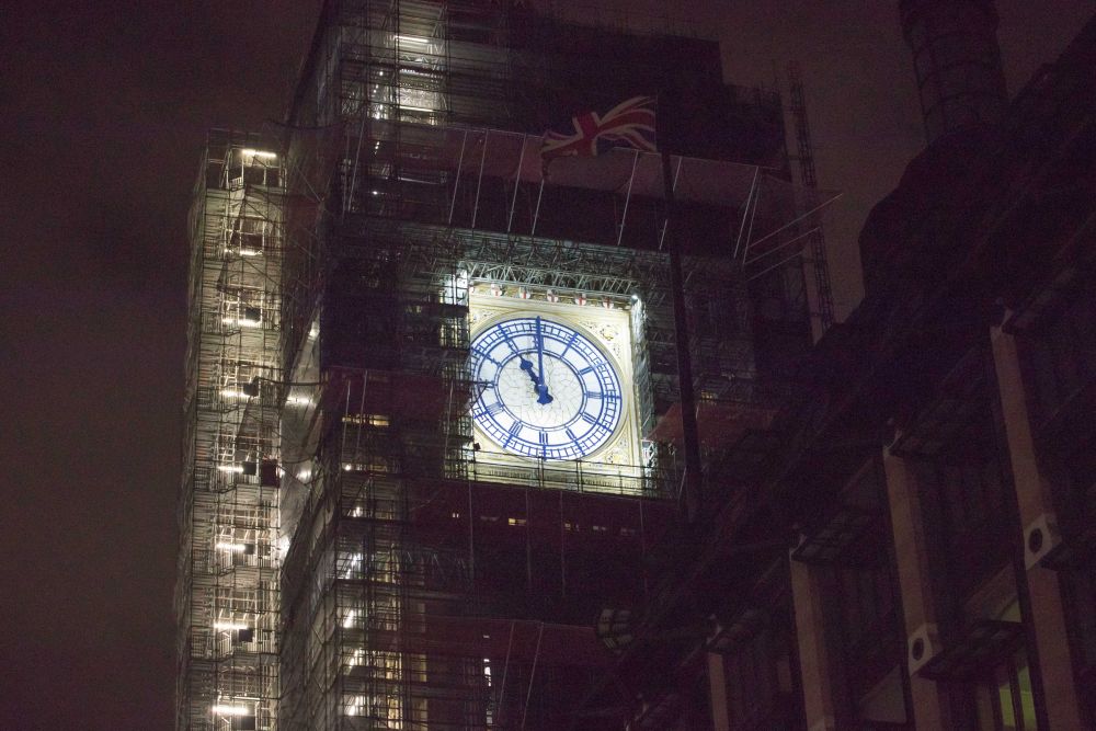 這是1月31日晚11時在英國倫敦拍攝的u大本鐘vC新華社發]蒂姆P愛爾蘭攝^