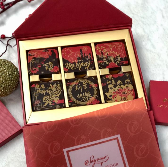 Jola Happihood(可安)的設計注重推廣本港文化A巧克力新年禮盒展露香江風情C