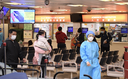 香港伊利沙伯醫院急症室A穿上全副防護裝備的醫護人員正在當值C]圖源G中通社^