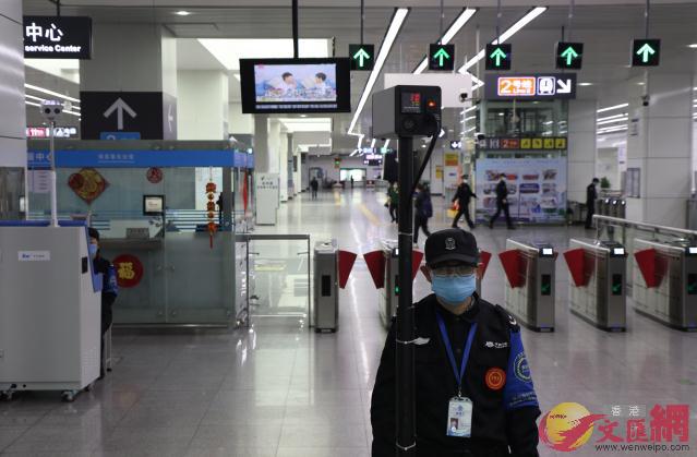 深圳地鐵佈設200套紅外熱成像體溫測試系統 快速監測體溫異常人員]資料圖片^