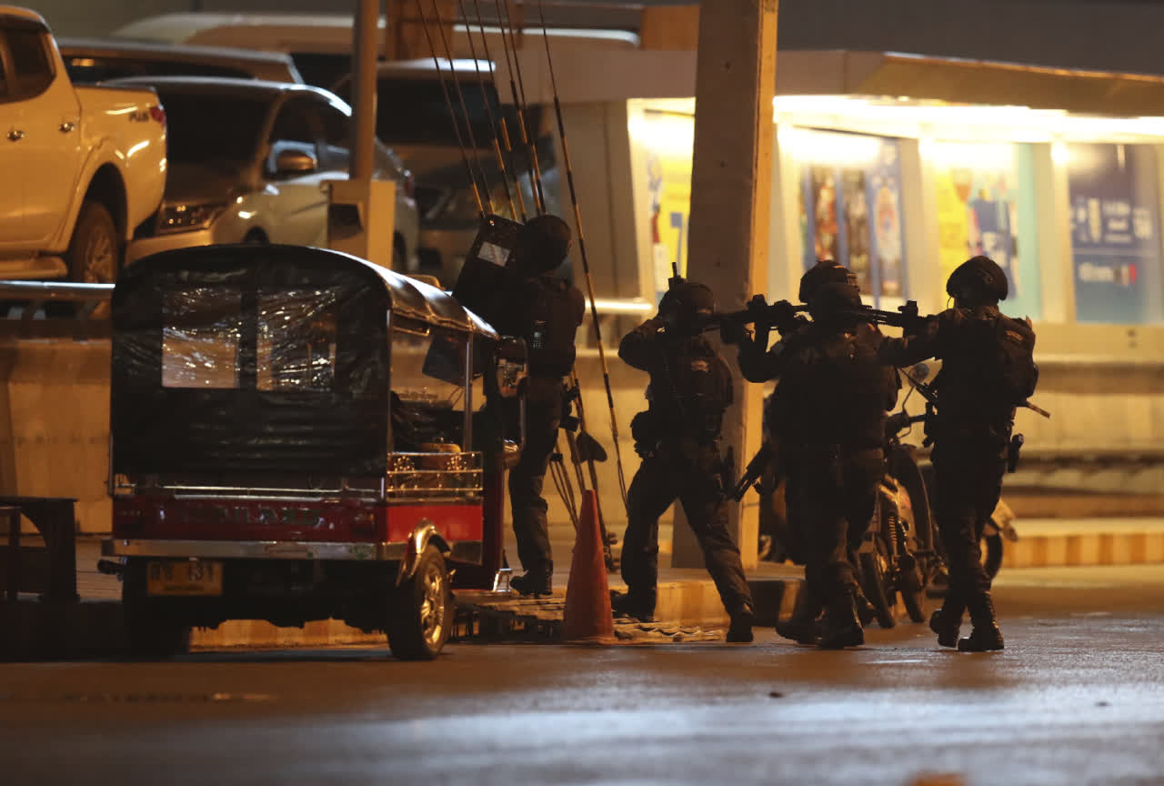 泰國警方展開突擊行動，擊斃疑兇（美聯社）