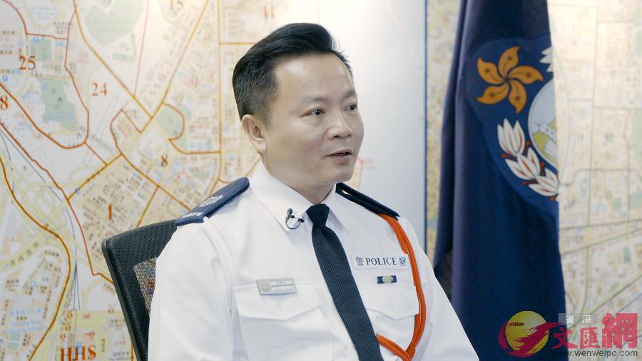 在西九龍總區一間警署負責預防青少年罪案工作的警署警長黃樂安