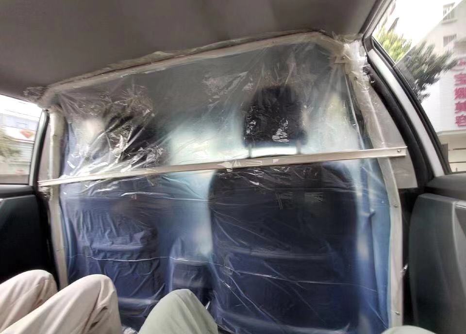 防護隔離膜 相當於給網約車加一個透明「口罩」 。