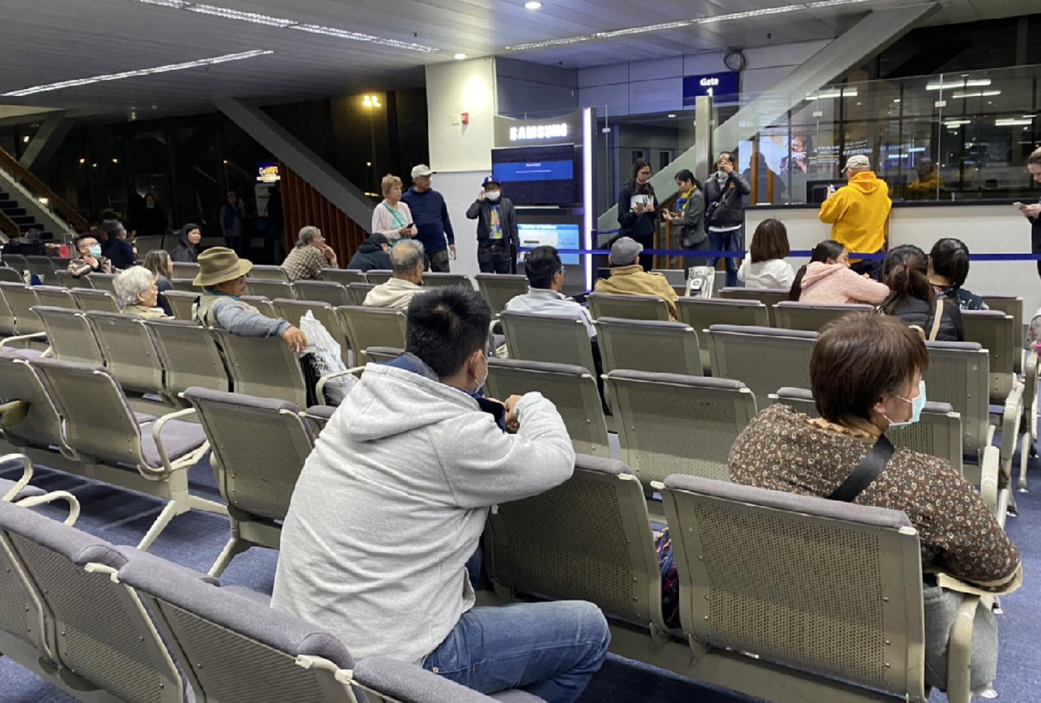 約150名台籍旅客抵達菲國後被拒絕入境C圖為滯留馬尼拉機場旅客C]台灣u中央社v^