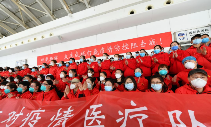 2月21日上午，內蒙古第八批支援湖北醫療隊在呼和浩特白塔機場集結，準備奔赴湖北省武漢市。