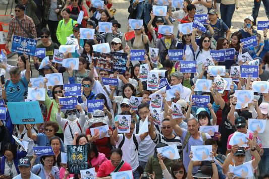 圖為2019年11月，數千市民支持香港警方止暴制亂（中新社資料圖片）