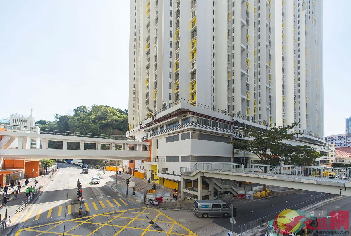 陳茂波表示A5年內計劃建逾10萬公營房屋單位C圖為香港公屋]資料圖片^