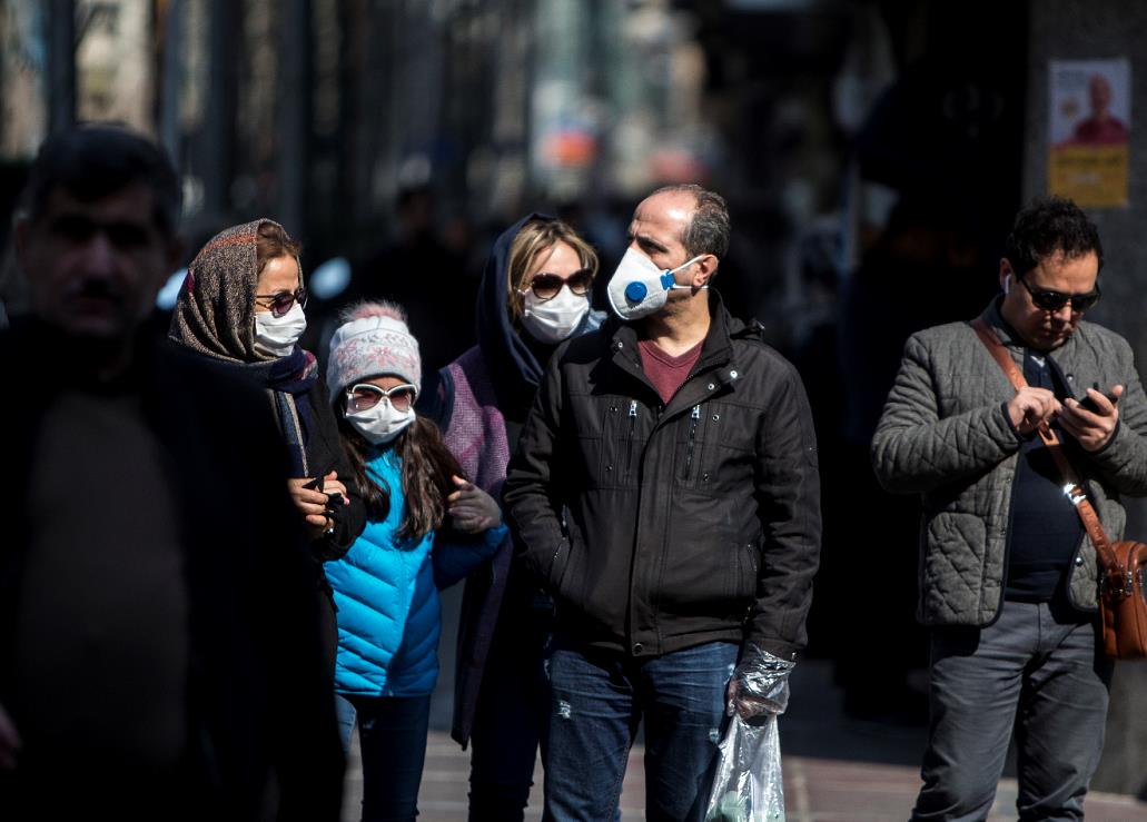 伊朗累計錄得141宗新冠肺炎確診個案C在伊朗首都德黑蘭A市民戴著口罩出行]新華社資料圖片^