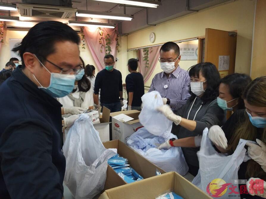 新家園協會及各合辦機構為香港少數族裔家庭送上抗疫物資A幫助他們渡過難關C(大公文匯全媒體記者攝)
