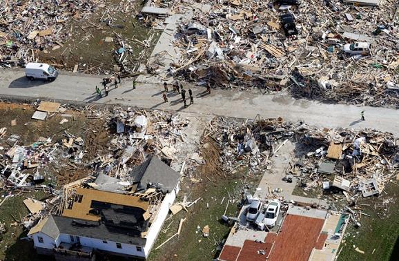 美國田納西州遭龍捲風吹襲A近50幢建築物嚴重受損]美聯社資料圖^