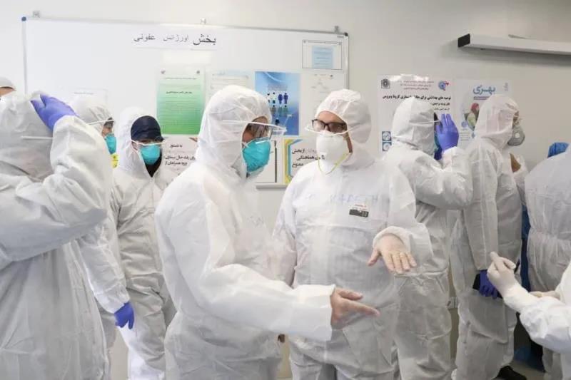 世衛組織工作人員在伊朗醫院考察