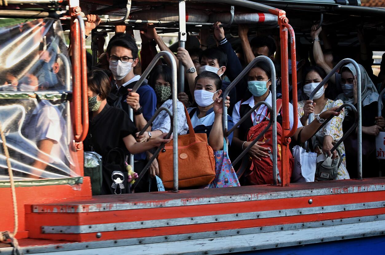 泰國市民戴口罩出行（法新社資料圖片）