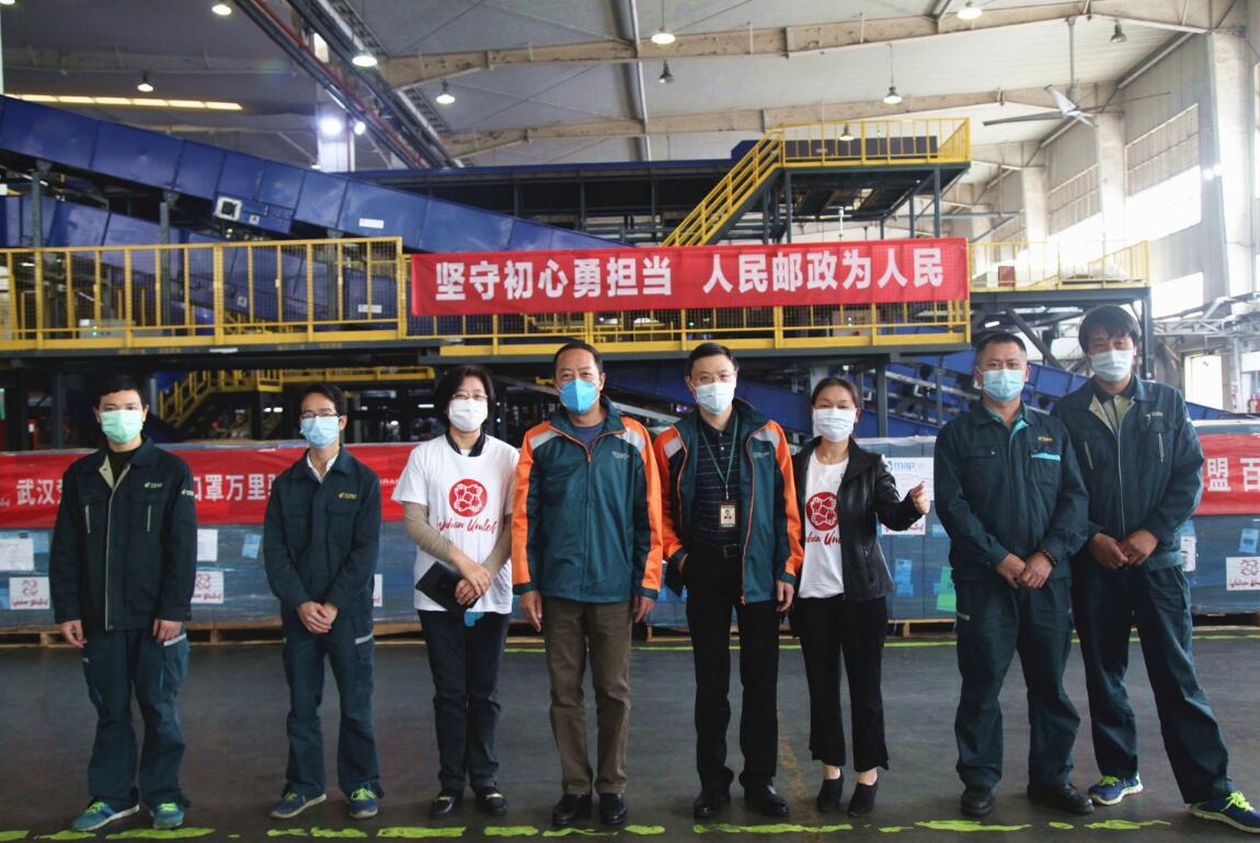 武漢愛心同盟支援武漢的一百萬隻口罩正在裝運
