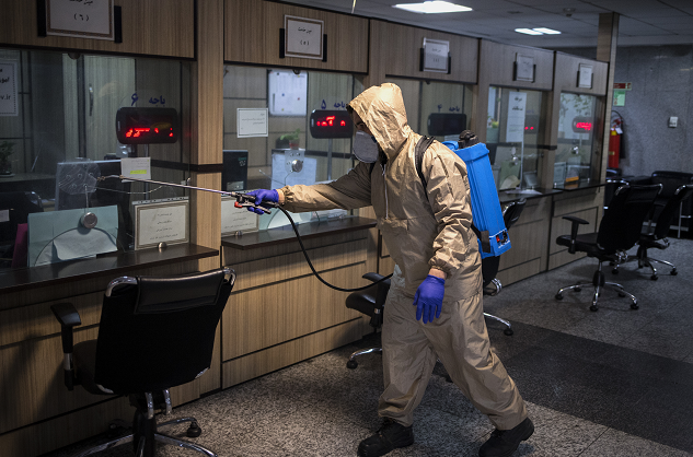 3月7日A工作人員在伊朗衞生部進行消毒]新華社圖片^