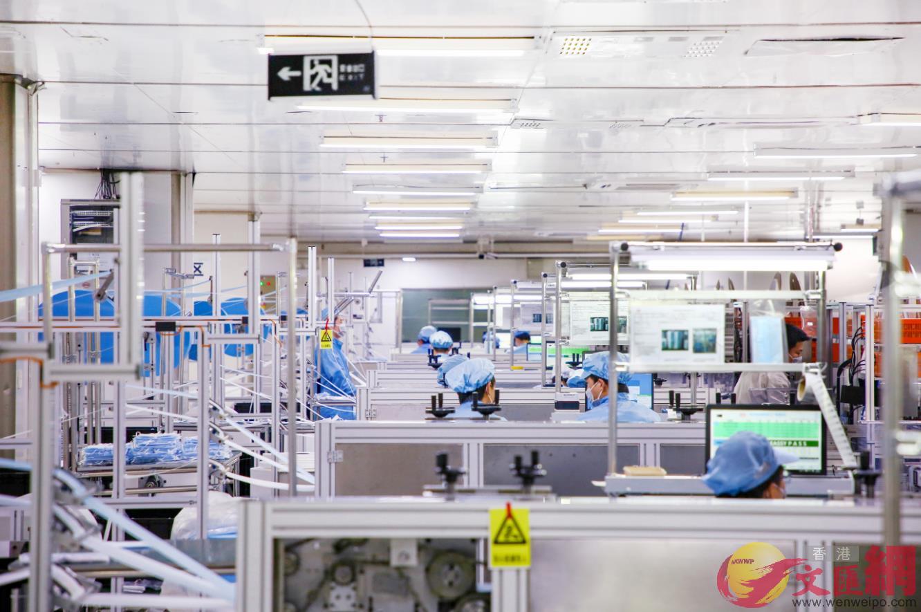 比亞迪位於龍崗寶龍工業園的口罩生產線正在繁忙地運營A目前已有130條生產線]記者李昌鴻 攝^