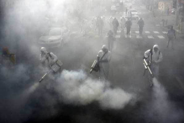 伊朗當局大舉在街頭噴灑消毒C(法新社資料圖片)