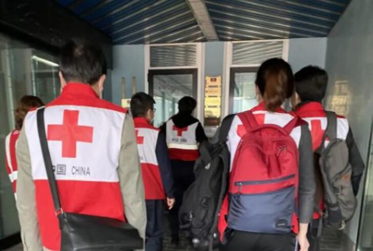 3月17日，在意大利帕多瓦，中國抗疫醫療專家組走進帕多瓦當地醫院。新華社