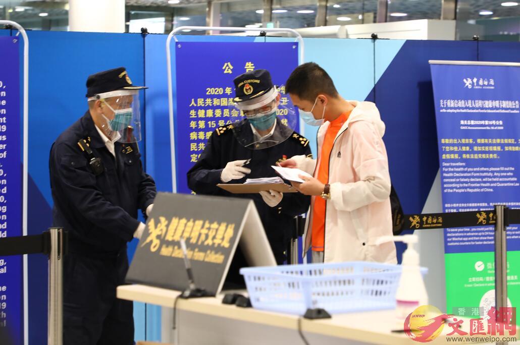 深圳機場加大對輸入旅客排查 (記者 郭若溪攝)
