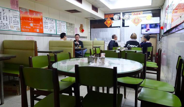 香港已發現幾起因聚餐感染新冠病毒的群組]資料圖片^