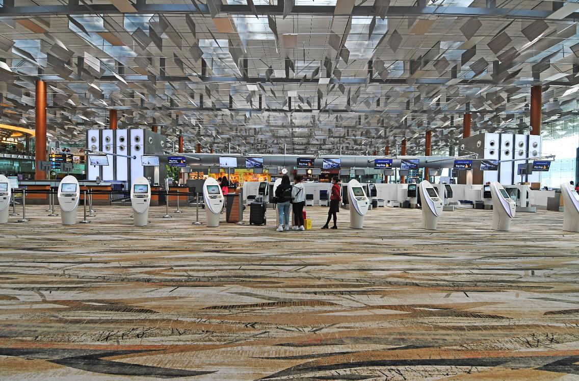新加坡宣佈所有短期旅客不准入境或轉機C圖為新加坡樟宜機場A出發大廳內空空蕩蕩]新華社資料圖片^