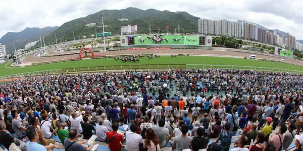 香港賽馬會會所明日起暫停所有休閒設施和大型宴會]資料圖片^