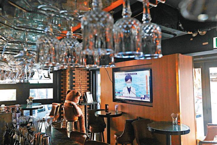 政府建議修例暫禁賣酒，將影響全港 8600 家領有酒牌的食肆、酒吧、會社。香港文匯報記者 攝