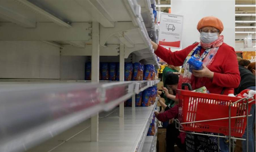 莫斯科爆發搶購潮A超市貨物被搶購一空C]路透社資料圖片^