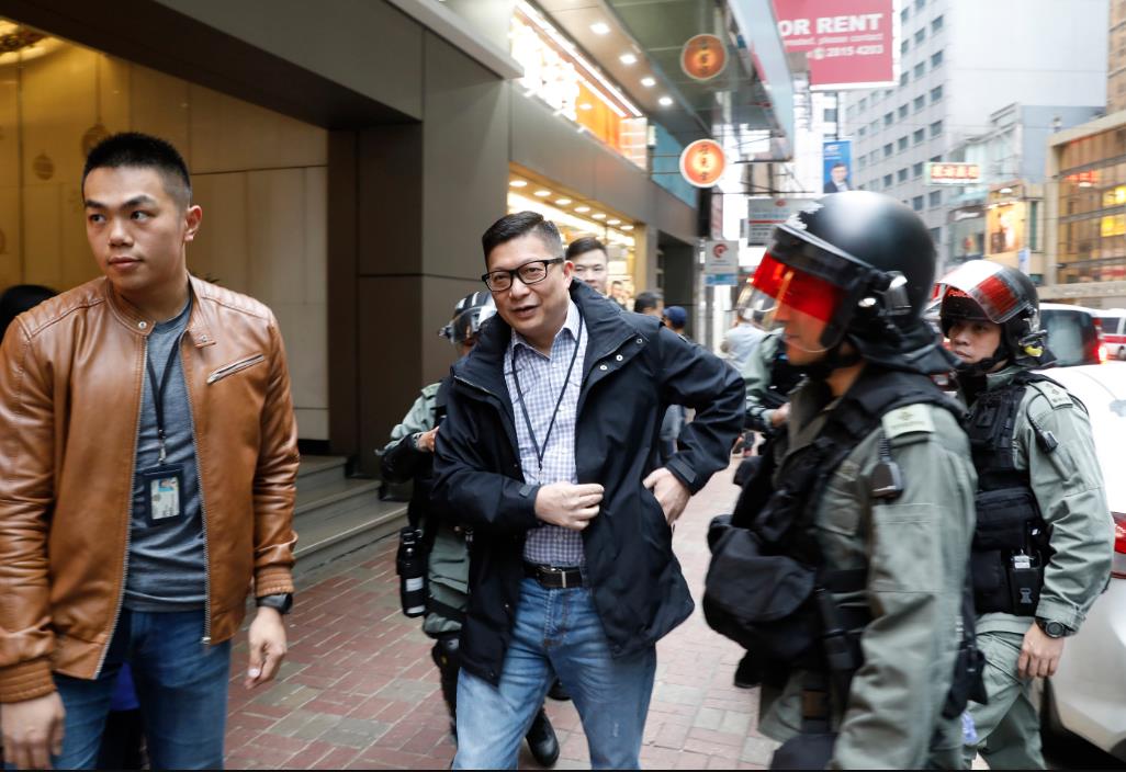1月1日A鄧炳強為前線警員打氣]香港文匯報記者 攝^